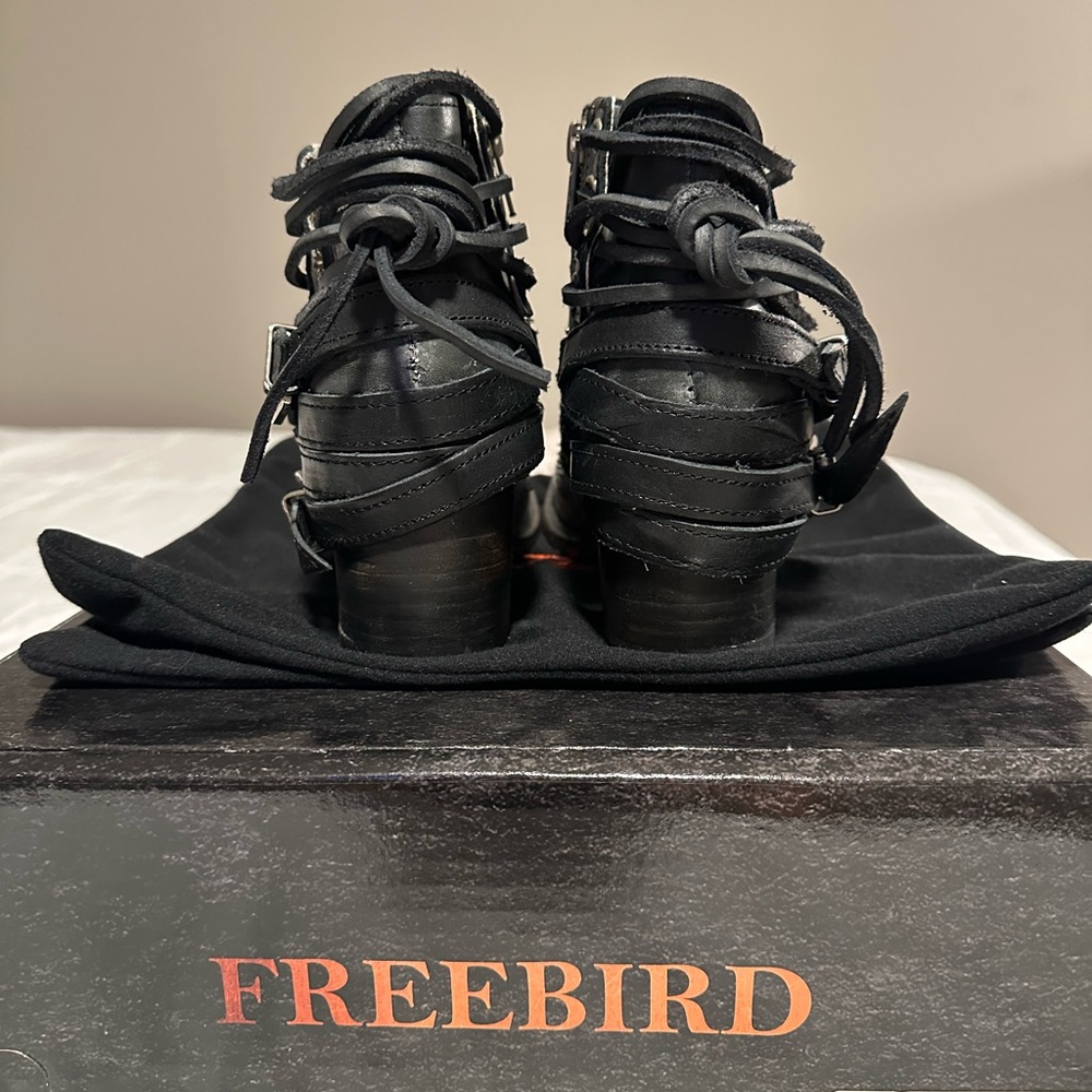 Freebird by Steve Madden “Desert” Booties - Picture 3 of 6